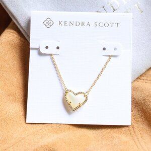 Kendra Scott Ari Heart Ivory Mother-of-Pearl Necklace in Gold